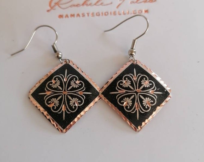 Earrings made of copper and worked with goldsmith enamels and hand-engraved, silver hook.