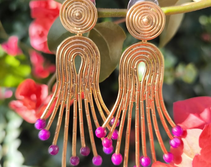 gold-on-bronze stud earrings finished with natural fuchsia quartzites