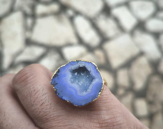 Adjustable gold-plated ring with natural blue agate