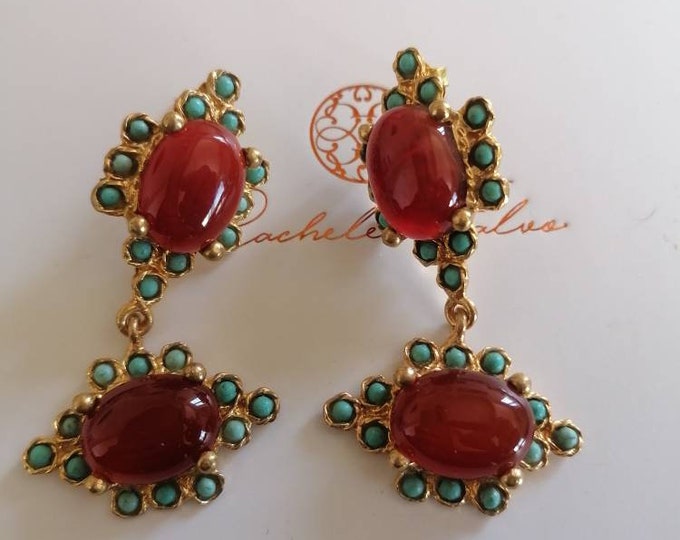 Pair of earrings in matt gold on bronze and finished with natural cabochon-cut carnelian and turquoise