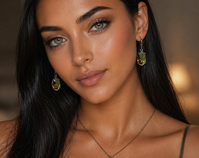 Complete set of earrings and pendant in burnished silver and gold embroidery Iridescent Diaspore - Zultanite - stone of the Sultans -