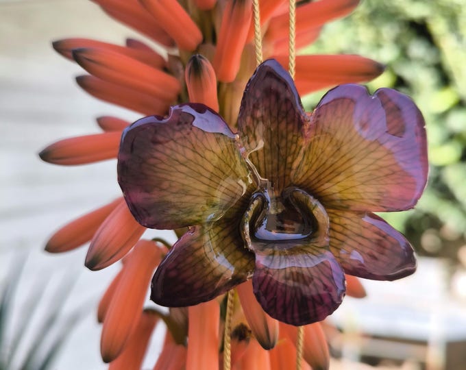 Green-Purple Orchid Necklace Coated in Resin with Adjustable Gold-Bronze Sliding Chain