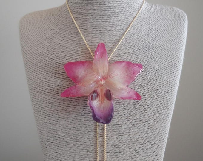 Collana Orchidea Vera in Resina, Gioiello Floreale Artigianale, Pendente Fiore Naturale Rosa Viola, Regalo Unico per Lei, Collana Regolabile