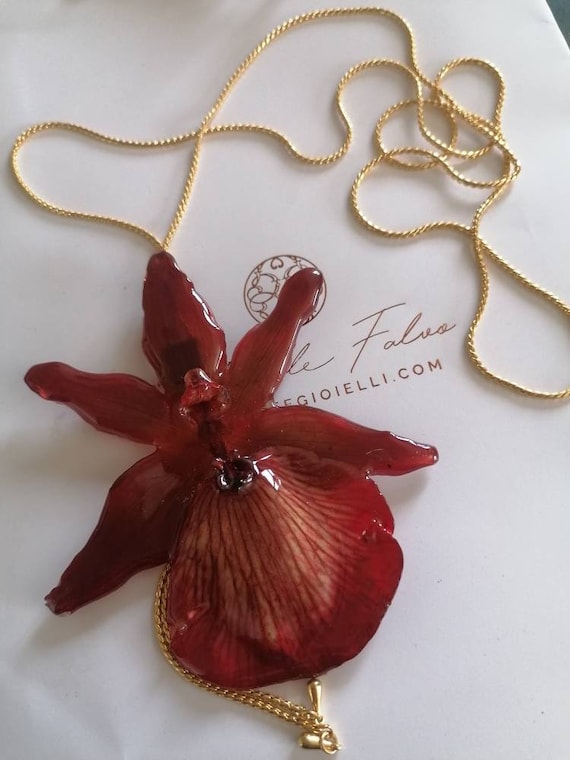 Zigo Orchid red incorporated in resin made with latches