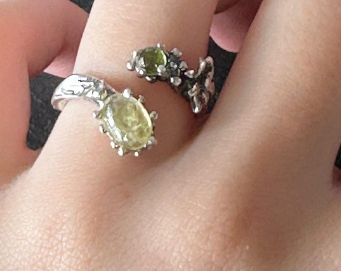 Ring in silver and natural stones.