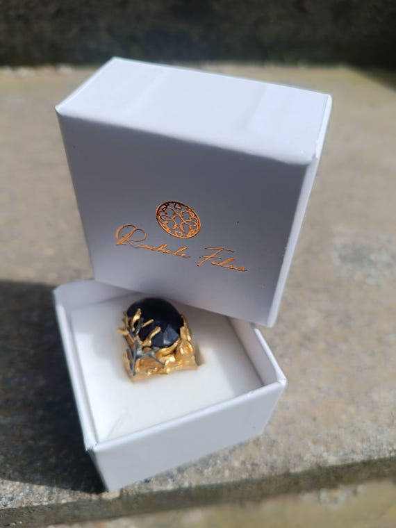 very special offer 2 rings in Etruscan gold on bronze, lapis lazuli and larimar stones