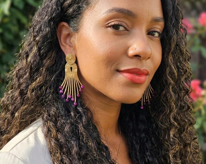 gold-on-bronze stud earrings finished with natural fuchsia quartzites