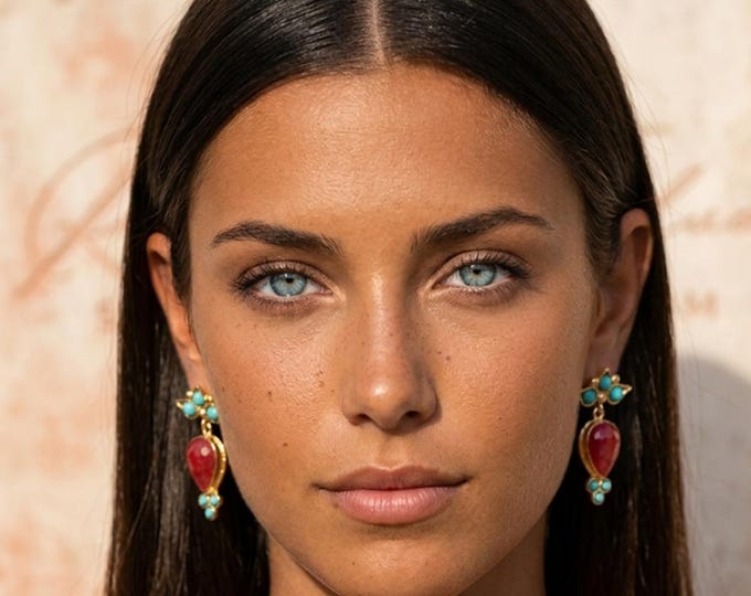 Pair of earrings in matte gold on bronze and finished with red agates and natural turquoises.