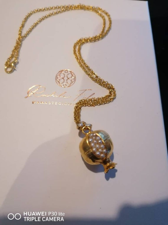 Pomegranate necklace in matt gold on bronze and finished with natural pearls