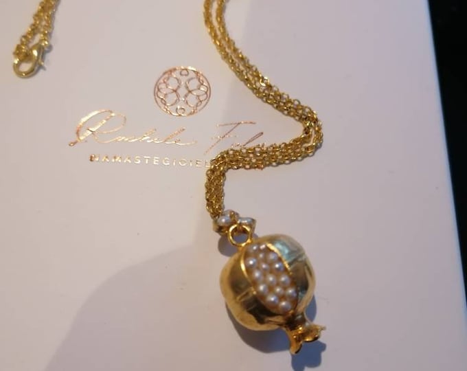 Pomegranate necklace in matt gold on bronze and finished with natural pearls