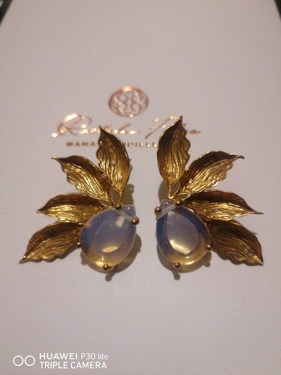 Natural opaline lobe earrings made of gold leaf on bronze