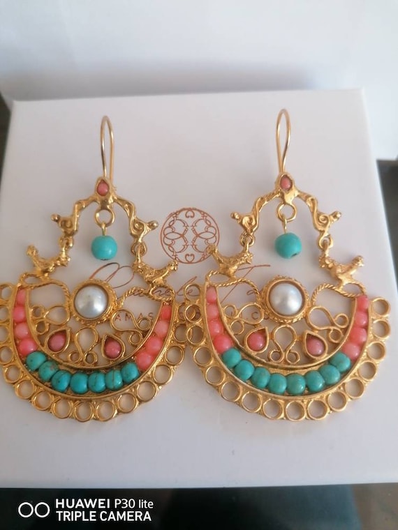 Refined earrings in matt gold with pink coral, pearls, turquoise on bronze - Handcrafted jewelry