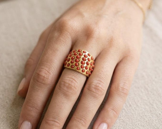 Anello Regolabile Oro Galvanizzato, Perle Bianche, Giada Verde o Corallo Rosso, Gioiello Artigianale Stile Bizantino