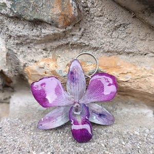 Cattleya Orchid Bag Charm, Shatterproof Resin Flower Keychain, 2-in-1 Necklace Pendant, Botanical Gift, Fashion Accessory Viola