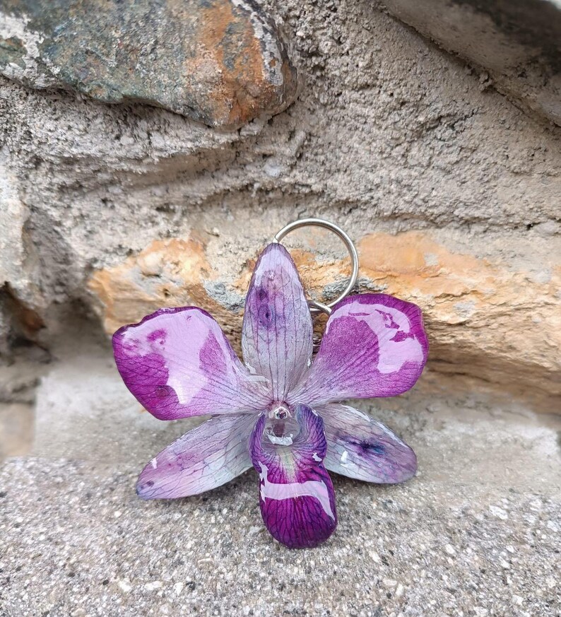 Cattleya Orchid Bag Charm, Shatterproof Resin Flower Keychain, 2-in-1 Necklace Pendant, Botanical Gift, Fashion Accessory Viola