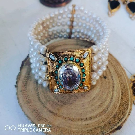 Spectacular bracelet with pearls, turquoise and gold plated on bronze, mounted with a faceted rock crystal of the highest quality