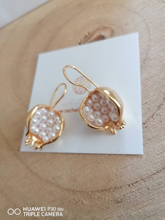 Spectacular small Pomegranate earrings in gold on bronze and finished with natural pearls
