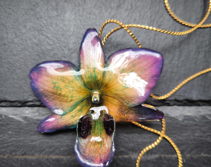 Collana Orchidea Vera in Resina Regolabile Oro su Bronzo | Ciondolo Fiore Naturale Saliscendi Lunga Corta | Gioielli Botanici Regalo per Lei