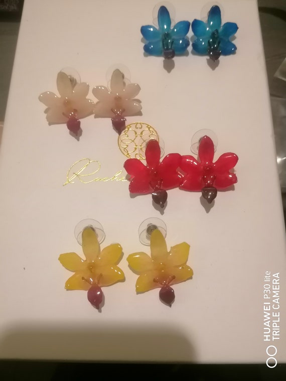 Dorotis mini orchid earrings