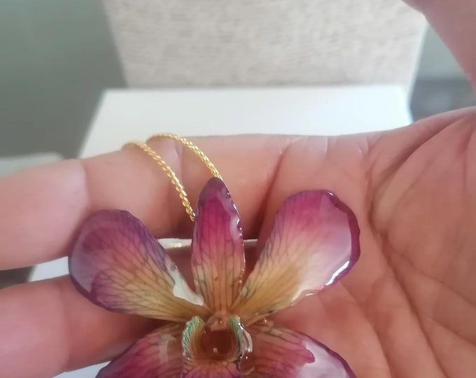 Collana Orchidea Dendrobium Multicolor in Resina - Ciondolo Fiore Vero Viola Turchese Giallo - Collana Oro su Bronzo - Regalo Unico