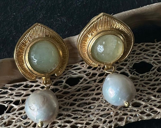 Antique style gold-plated earrings with natural pearls and green olivine - handmade earrings - gift for her -