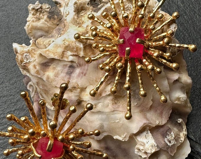 Etruscan sun gold earrings, natural faceted red agate stones