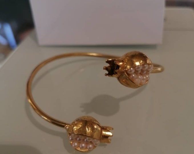 Adjustable Pomegranate Bracelet in Gold on Bronze and Natural Pearls