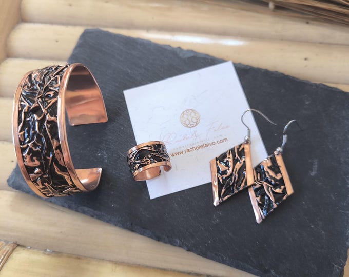 Complete bracelet, ring and earrings in embossed copper and goldsmith enamels