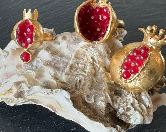 Spectacular adjustable pomegranate rings in Etruscan gold and red garnets