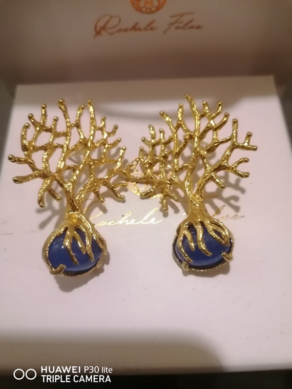 Braided tree earrings in gold on bronze and finished with natural blue quartz