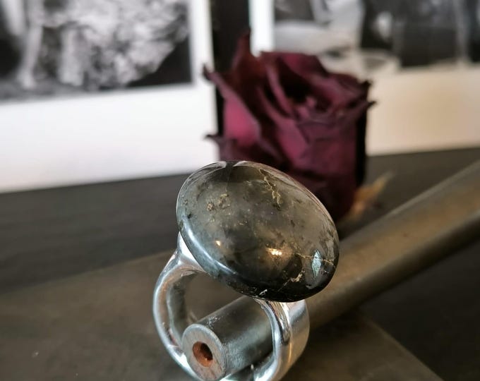 Anello scultura Labradorite  in resina artistica e argento
