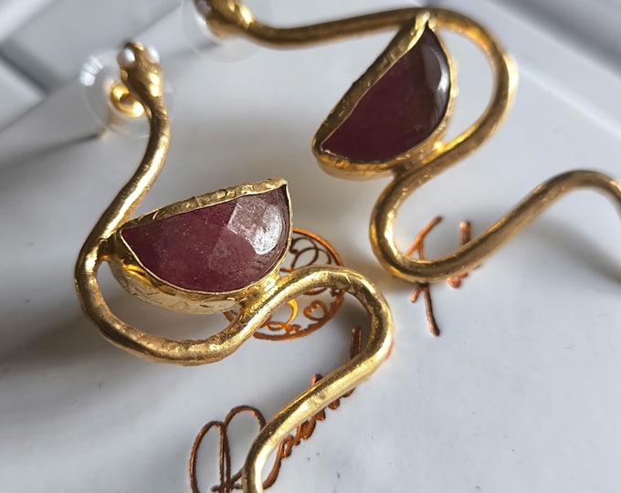 Spectacular snake earrings with pearls and faceted natural stones.