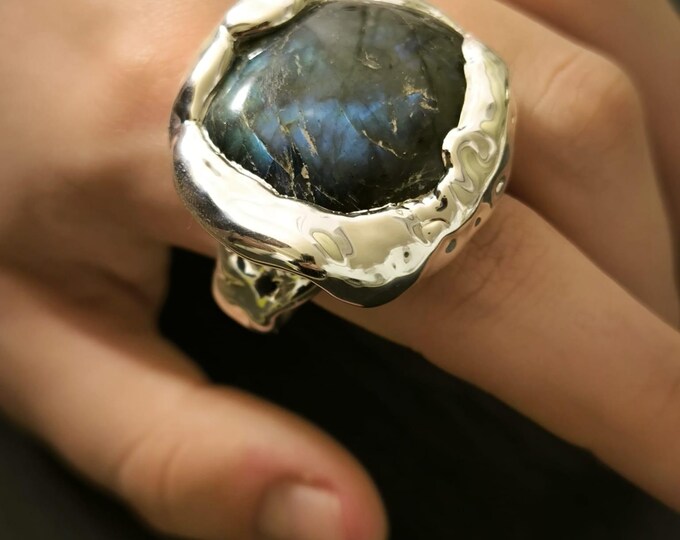 Anello scultura Labradorite in argento e resina artistica