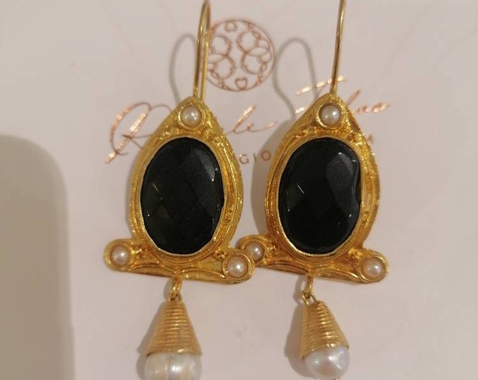 Etruscan style earrings in gold on bronze and finished with natural pearls and faceted black onyx