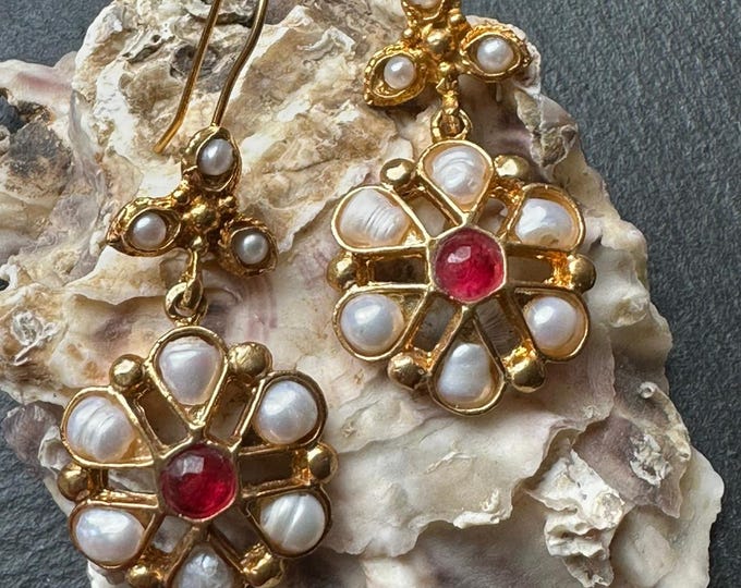 Matte gold earrings on bronze and finished with natural pearls and red jaspers