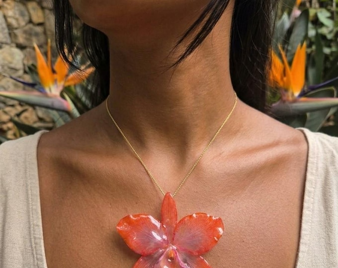 Collana Orchidea Cattleya Arancio e Viola, Pendente Fiore Vero in Resina, Gioiello Botanico Saliscendi Oro, Regalo Cottagecore Fairycore