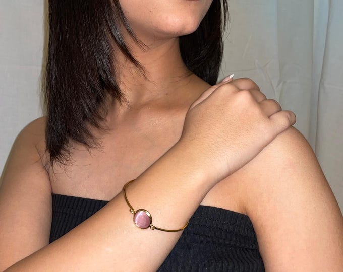 Satin gold bracelet on bronze and pink quartzite