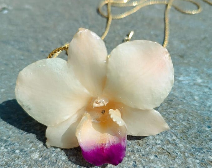 Collana Orchidea Stellata Vera in Resina, Gioiello Floreale Bianco con Riflessi Rosa, Catena Saliscendi Regolabile, Regalo Unico ed Elegante