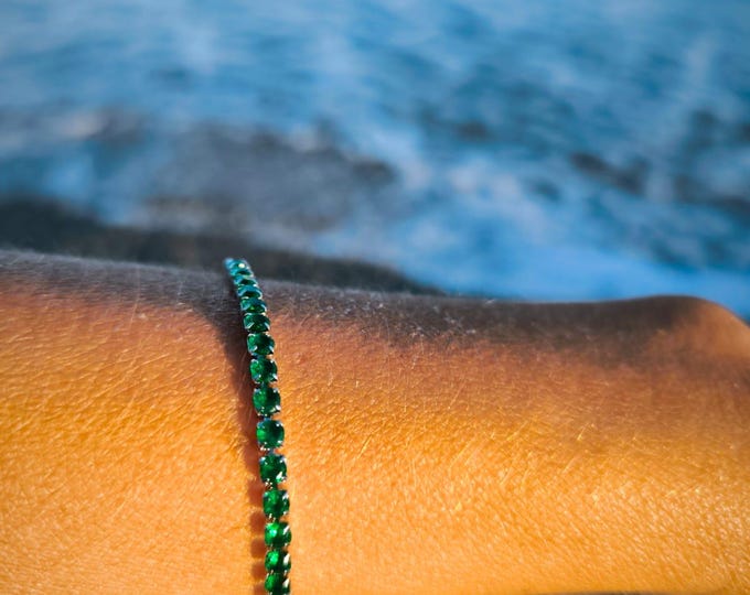 Surgical steel tennis bracelet made with natural emerald green quartz. Suitable for both men and women.