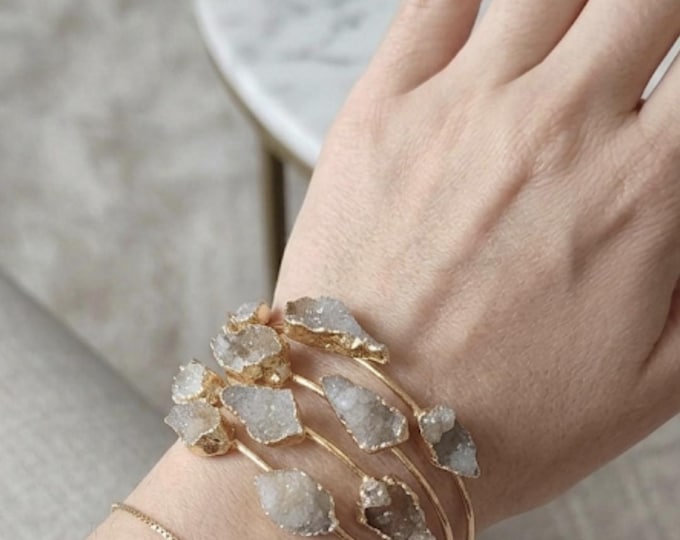 Adjustable raw quartz druze stone bracelet in galvanized gold - handmade - adjustable women's outfit -