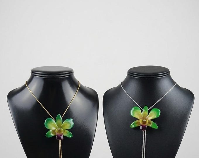 Collana Orchidea Dendrobium Verde e Viola, Gioiello Botanico in Resina, Catena Regolabile Oro su Bronzo o Argento, Regalo Unico ed Esclusivo