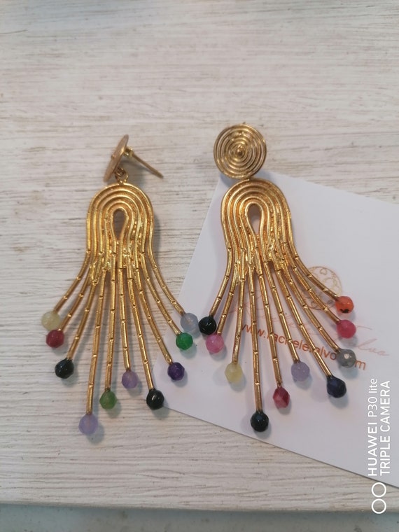 Earrings in matt gold on bronze and finished with a mix of multicolor stones