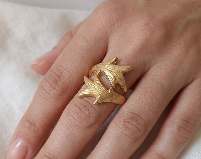 Anello Foglie Oro Opaco Bronzo Dorato, Anello Scultoreo Botanico, Rachele Falvo Gioielli d'Arte Fatti a Mano