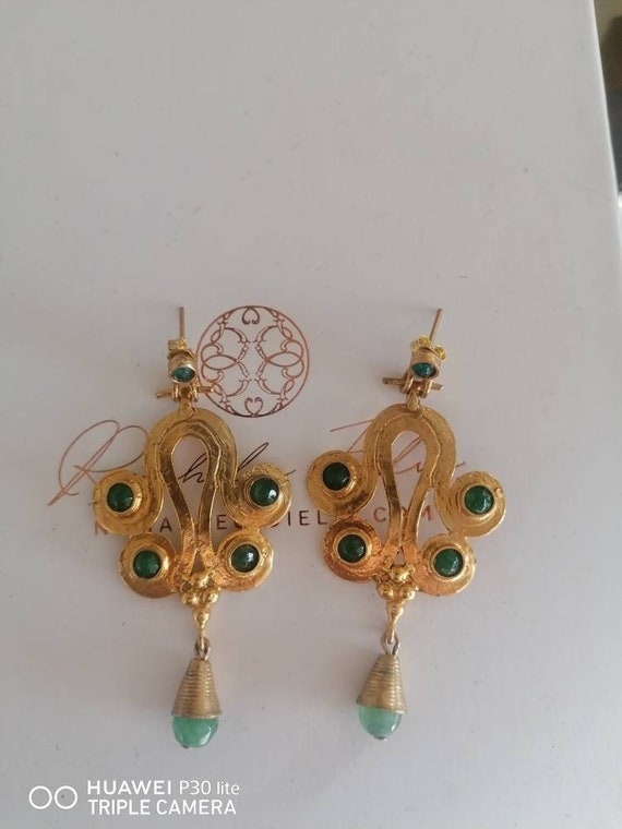 Matte gold earrings on bronze and finished with natural green Malachites