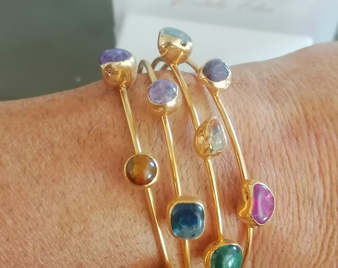 Irregular style bracelet with natural agate stones, mix of colors, adjustable to your liking - handmade - gift for her -