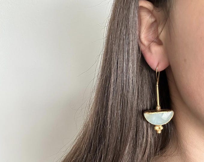 Spectacular Etruscan earrings in matte gold on bronze and finished with natural blue quartzites.