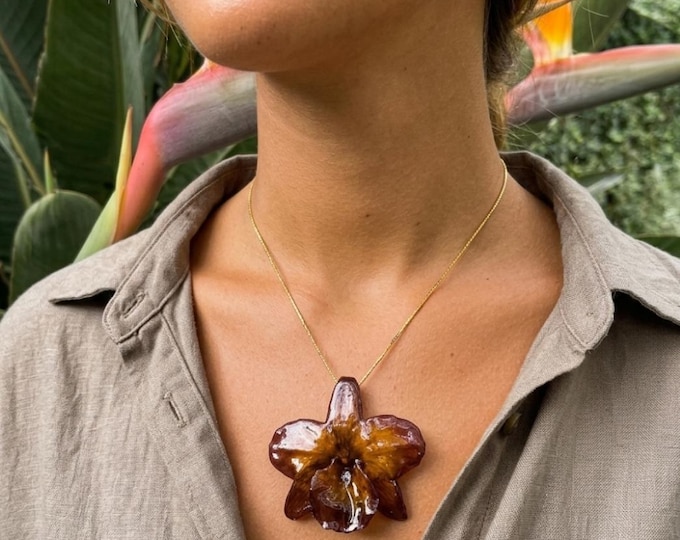 Collana Orchidea Vera Arancio e Marrone, Pendente Fiore Naturale in Resina, Catenina Acciaio Oro Inalterabile, Gioiello Botanico