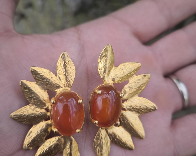 Antique-style gold earrings, cabochon-cut carnelian stones