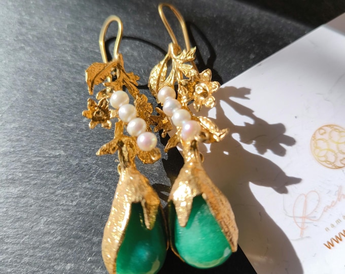 Gold earrings with white pearls and faceted green jades