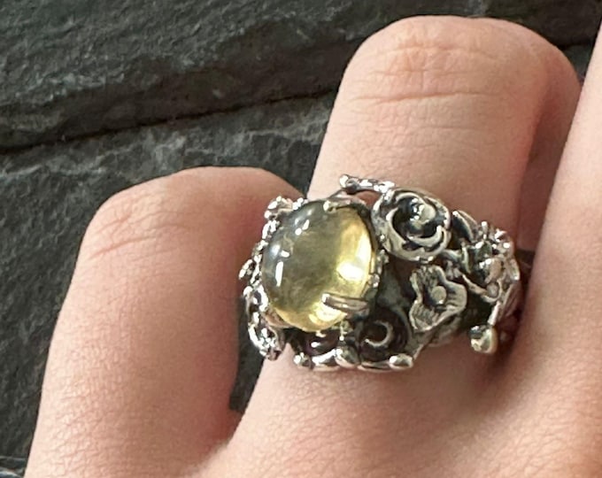 Silver and cabochon-cut yellow amber ring